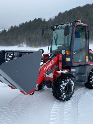 Schneearbeiten mit Radlader